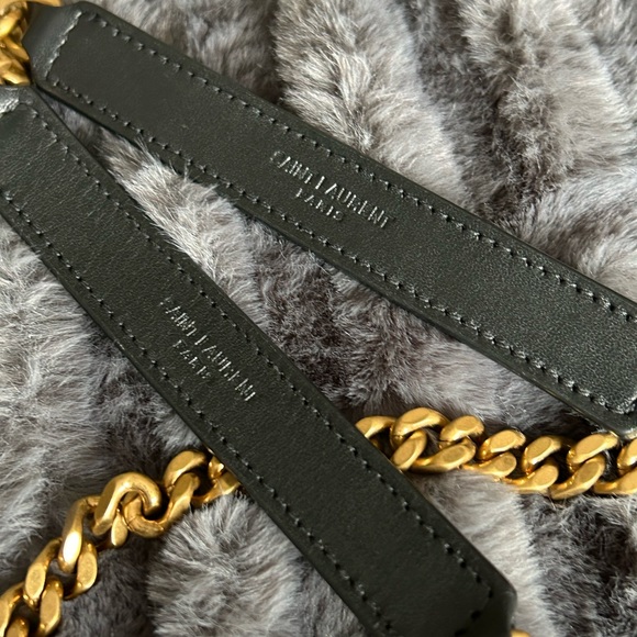 Gorgeous YSL medium Lou Lou in great condition - Picture 3 of 11